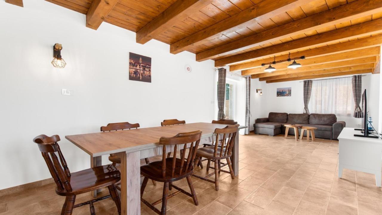 Holiday Home Lino ดายลา ภายนอก รูปภาพ